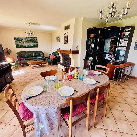 Maison Familiale De A *